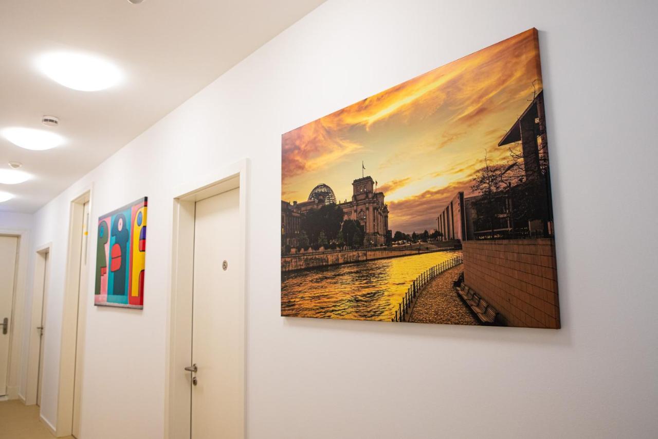 Midel Hostel Berlino Esterno foto